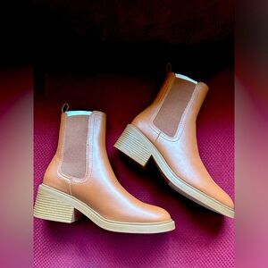 NWOB JustFab Cognac Chelsea Boots Size 10